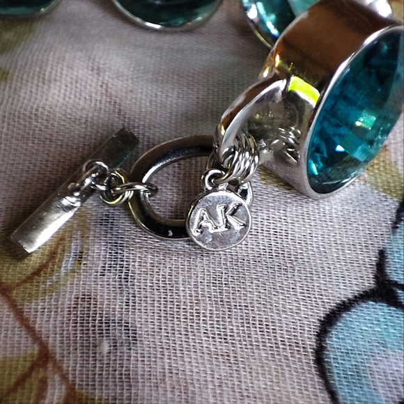 Anne Klein AK Aqua Blue Faceted Bracelet Heavy Silver Tone Glass? Stone? Elbaite - Picture 8 of 16